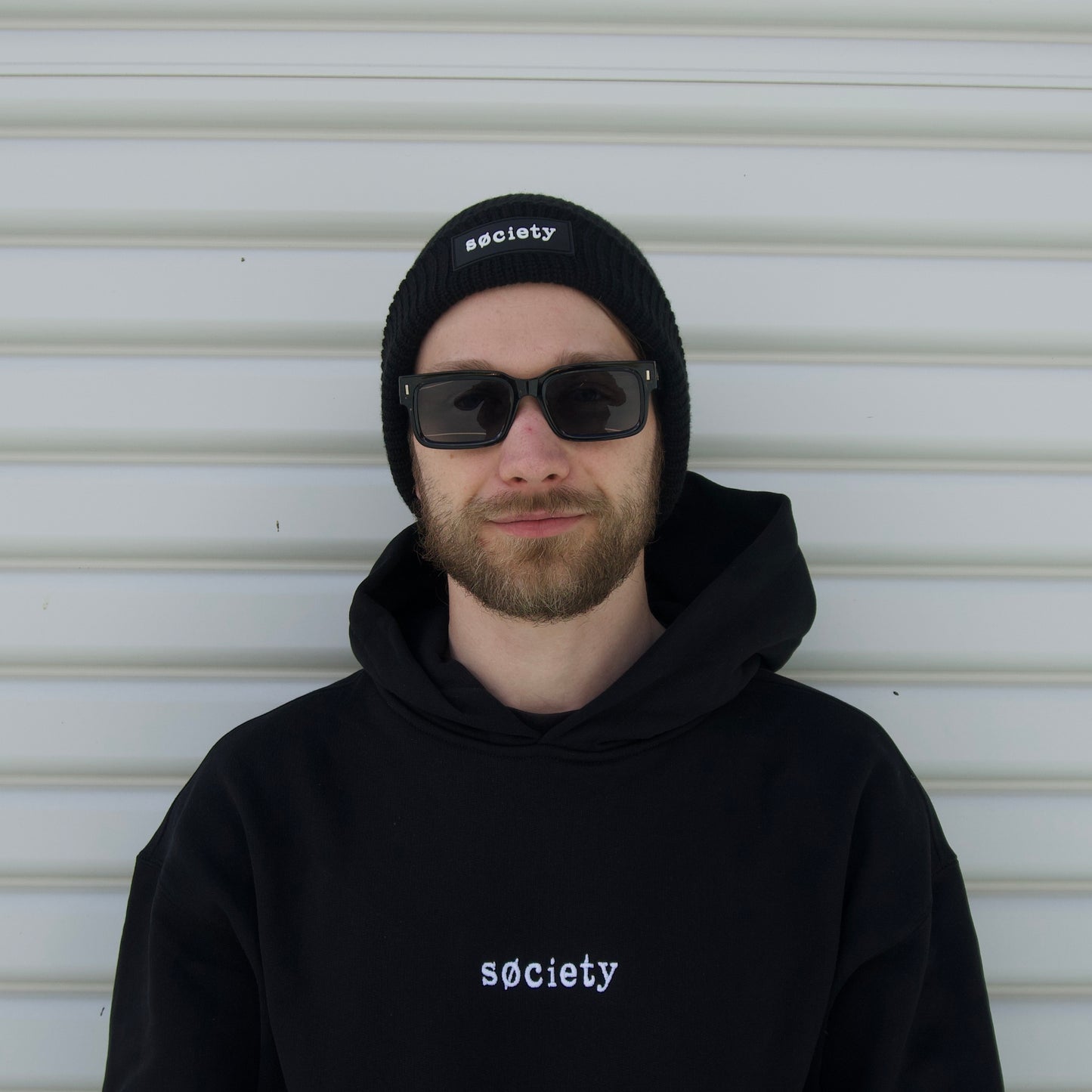 Badge Cable Knit Beanie (Black)