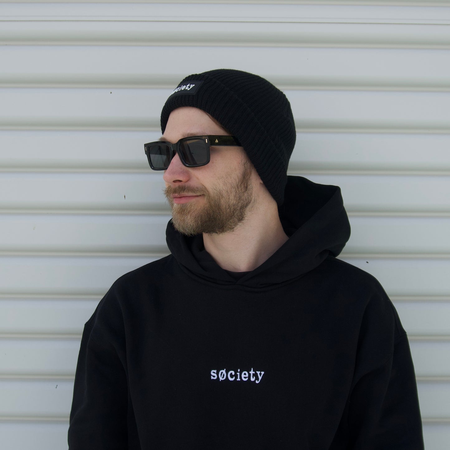 Badge Cable Knit Beanie (Black)