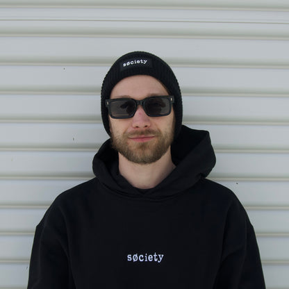 Badge Cable Knit Beanie (Black)