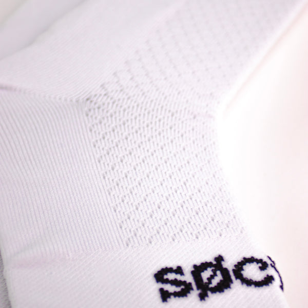 Load image into Gallery viewer, /// Elevate Socks (White)
